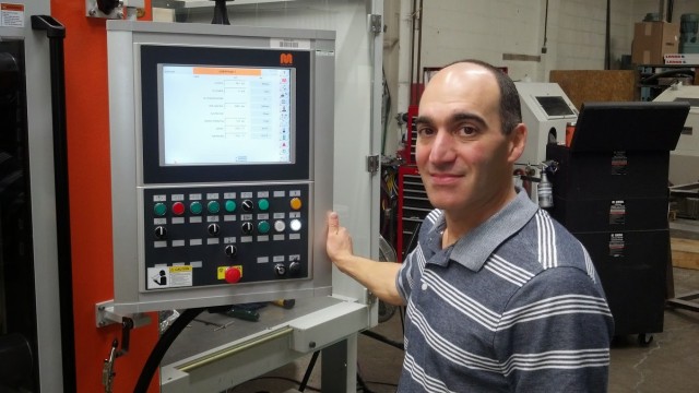 Mike tranquili of Apple Rubber with the new Maplan rubber injection press